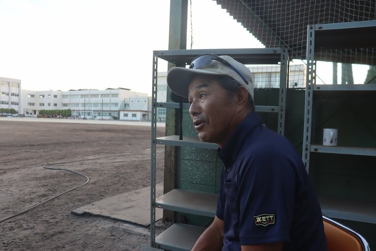 示唆をこめた口ぶりで今の高校野球を案じる東筑・青野浩彦監督 ©Yuki Kashimoto