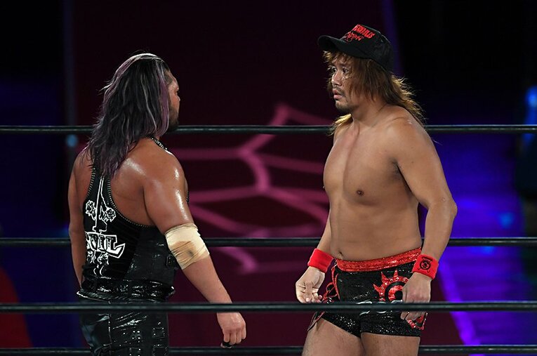 かつての自分の同志であるEVILに対して「ベルトのレンタル期間は終了」と宣言した内藤哲也。 ／ photograph by EsseiHara