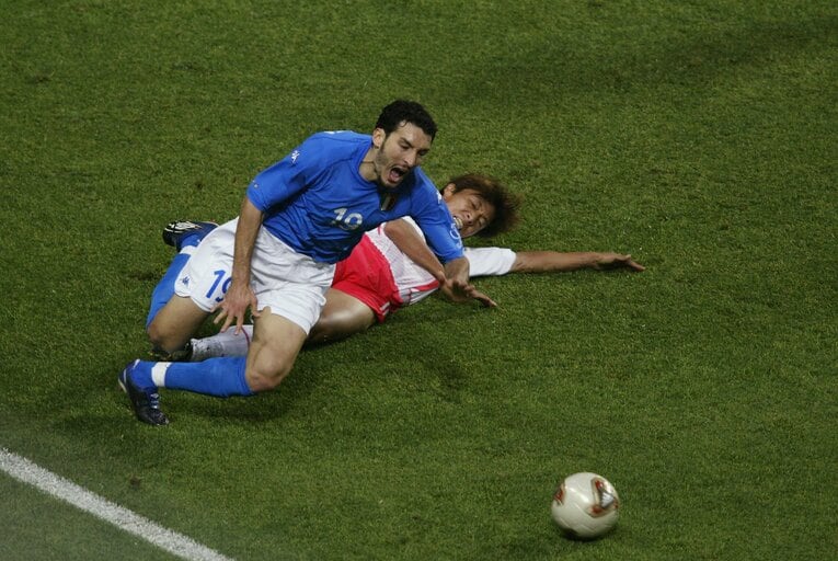 ザンブロッタとファン・ソンホン　©Getty Images