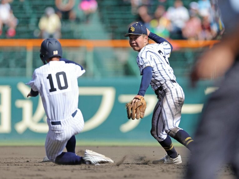 華麗なプレーを見せた白樺学園ショートの後藤　©Sankei Shimbun