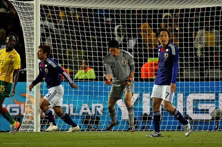2010年南アW杯カメルーン戦でビッグセーブを見せた後の川島　©Takuya Sugiyama/JMPA