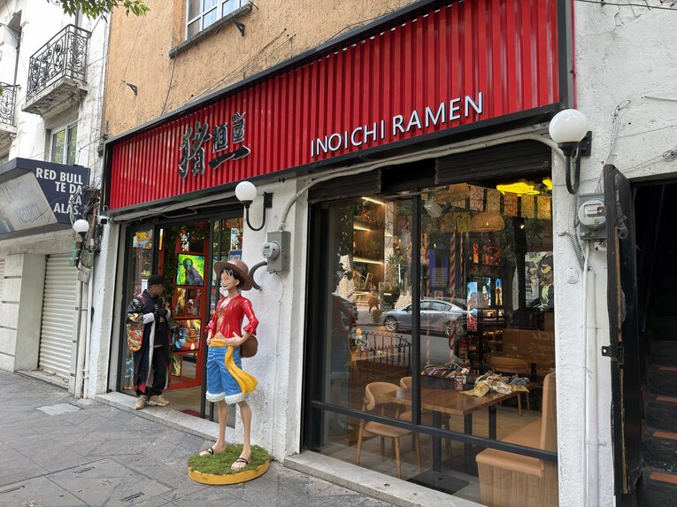 メキシコシティにあったラーメン屋（写真は右に続きます）　©Kiichi Matsumototo