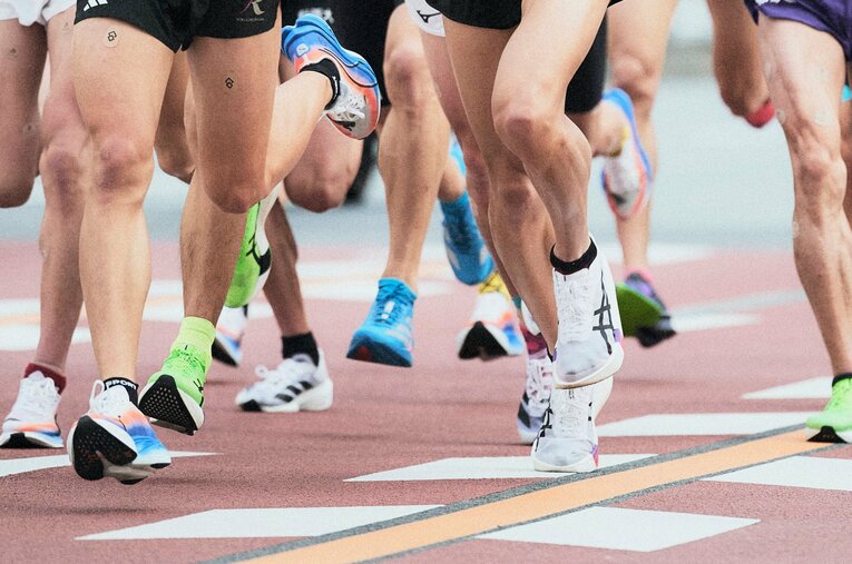 箱根ランナーたちの超高速バトルを支える高機能シューズにも激しい開発競争が。着用者の活躍から最新のシューズ勢力図を読み解く ／ photograph by Yuki Suenaga