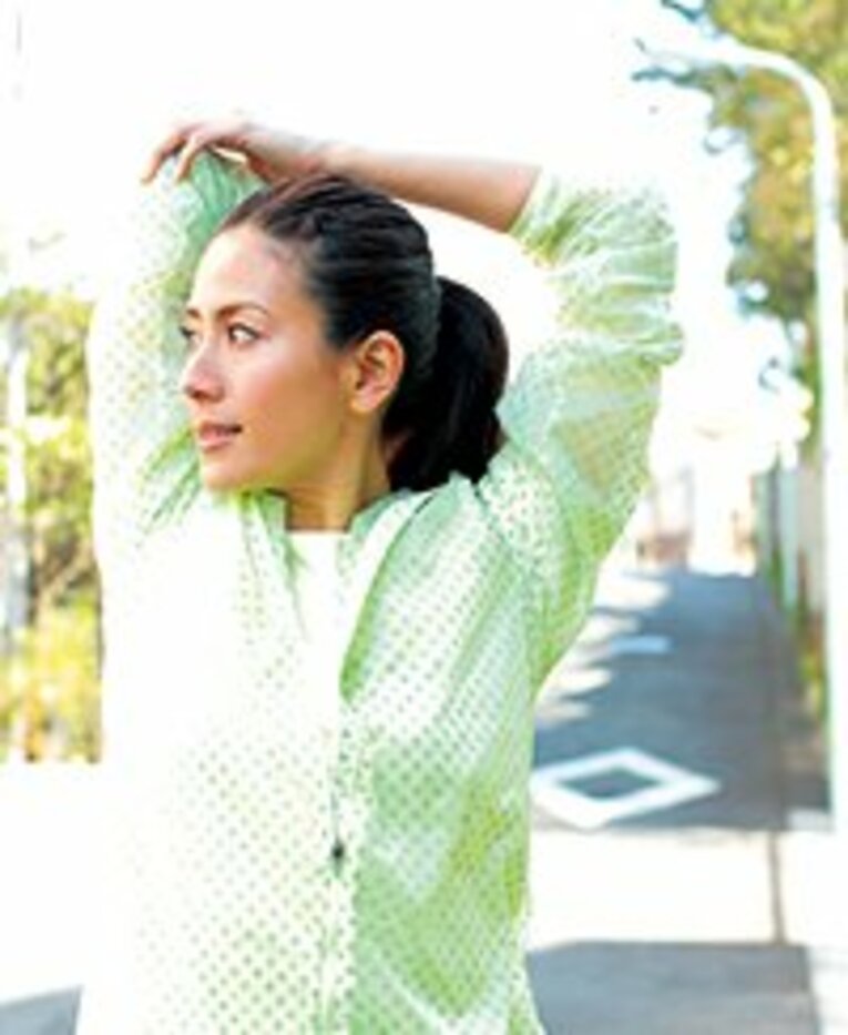 1973年12月1日、神奈川県生まれ。'93年雑誌『CanCam』の読者モデルとしてデビュー。2000年テレビの企画でホノルルマラソンに挑戦。以来、数多くのマラソン大会に出場。ベストタイムは3時間15分36秒。 