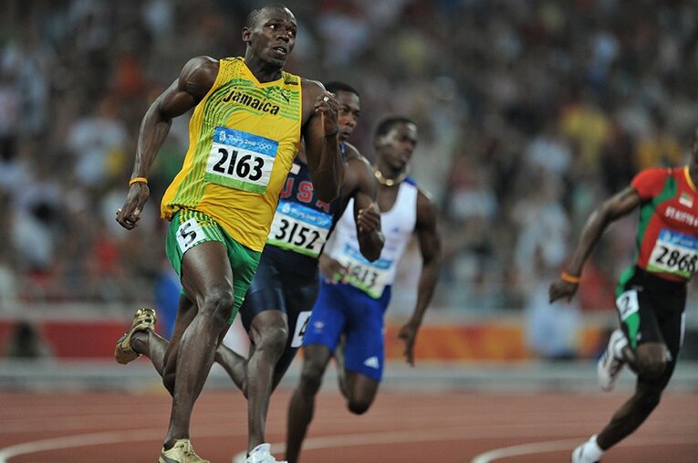 200mという20秒弱のレースで、ボルトは視線を上方へ送った。その視線の先にあったのは……。 ／ photograph by Shinji Akagi