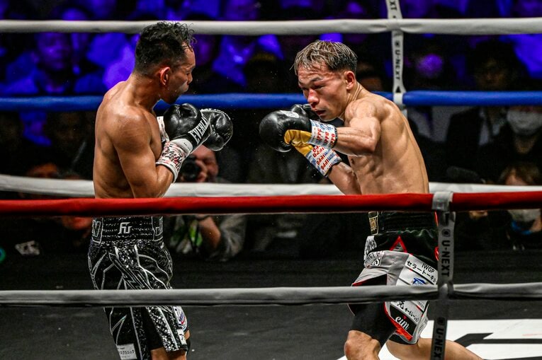 堤聖也vs.ノニト・ドネア。12月17日、両国国技館　©Takuya Sugiyama