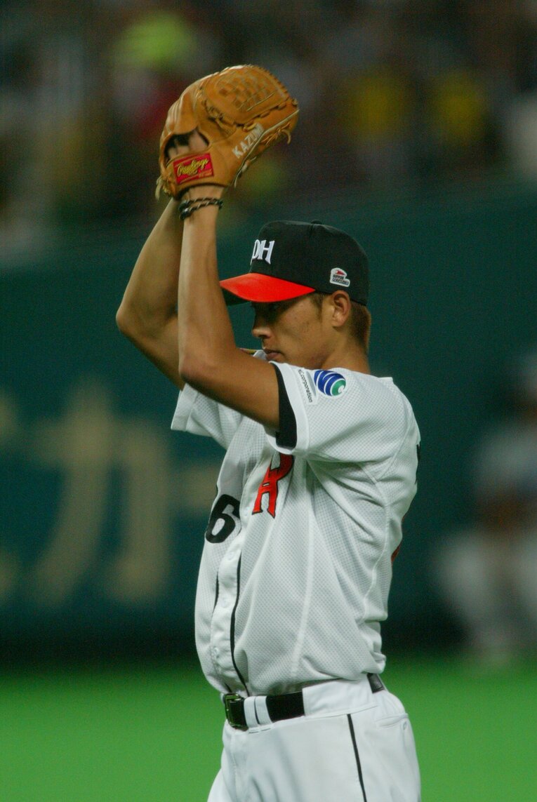 2003年日本シリーズに登板する斉藤和巳　©BUNGEISHUNJU