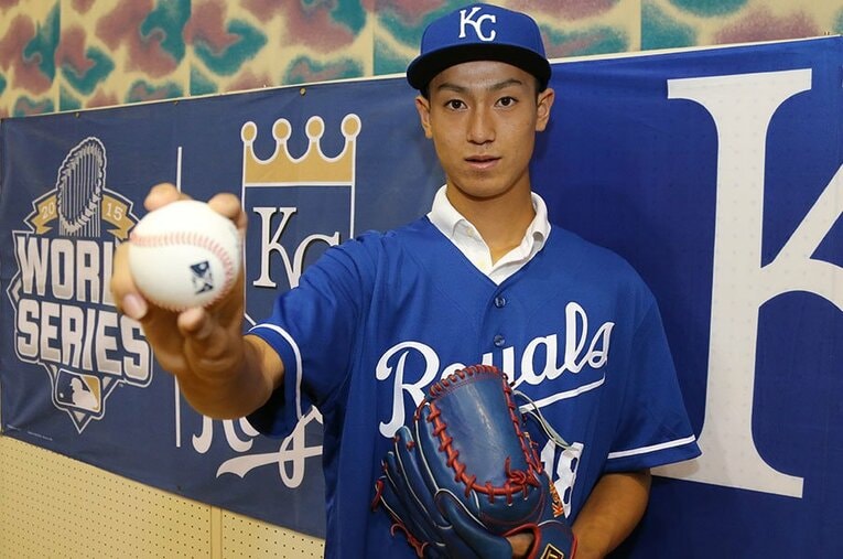 2018年7月、結城海斗のロイヤルズ入団発表。日本の高校に進学せず、日本選手としては史上最年少（16歳2カ月）での大リーグ挑戦となった ／ photograph by JIJI PRESS