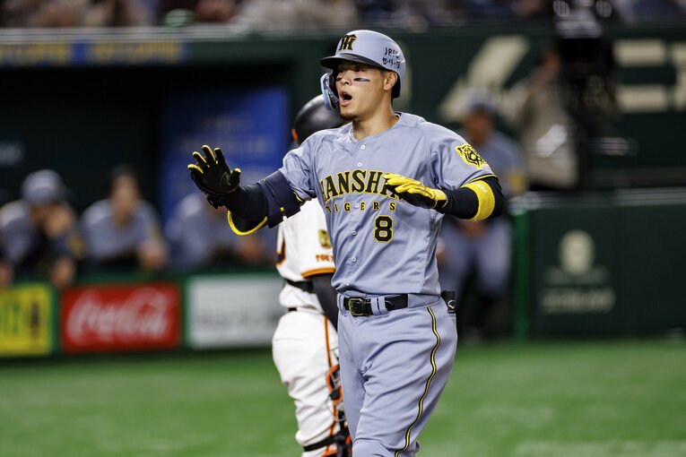 阪神の4番・佐藤輝明。前半戦では25本塁打、64打点と2冠の活躍　©︎Kiichi Matsumoto