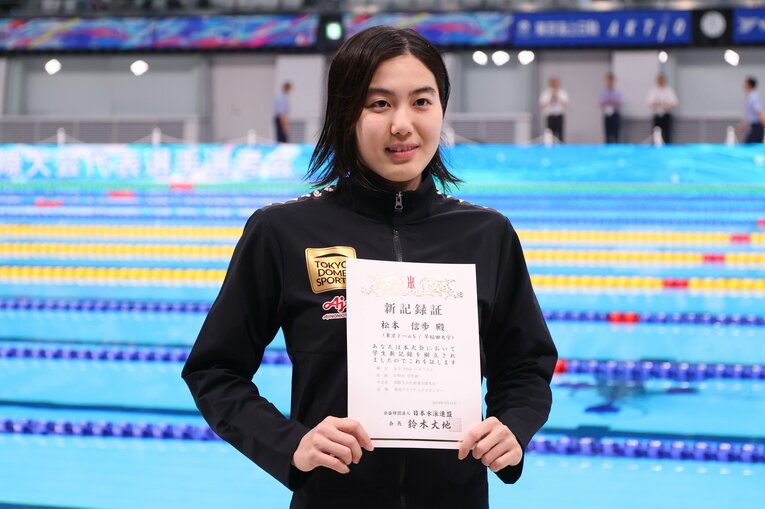 100ｍバタフライでは0.01秒差の3位で五輪代表は逃したものの、学生新記録をマークした　©︎AFLO