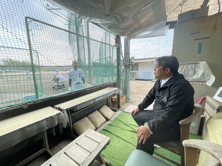 2025年4月撮影、京都廣学館高校コーチ　©︎NumberWeb