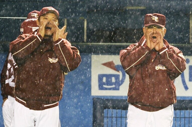 楽天時代の野村克也監督と橋上ヘッドコーチ　©KYODO