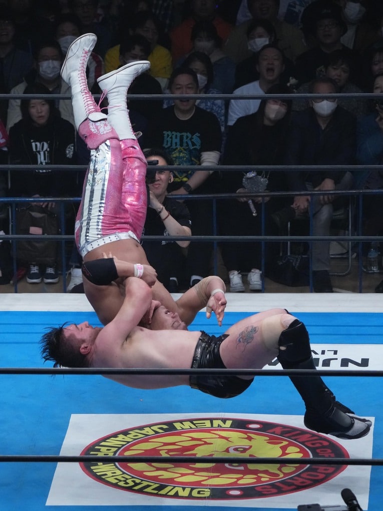 スープレックスで海野翔太を投げるカラム・ニューマン　©Essei Hara