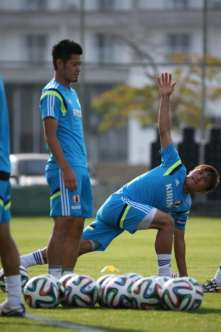 青山敏弘、山口蛍（2014年ブラジルW杯）　©︎JMPA