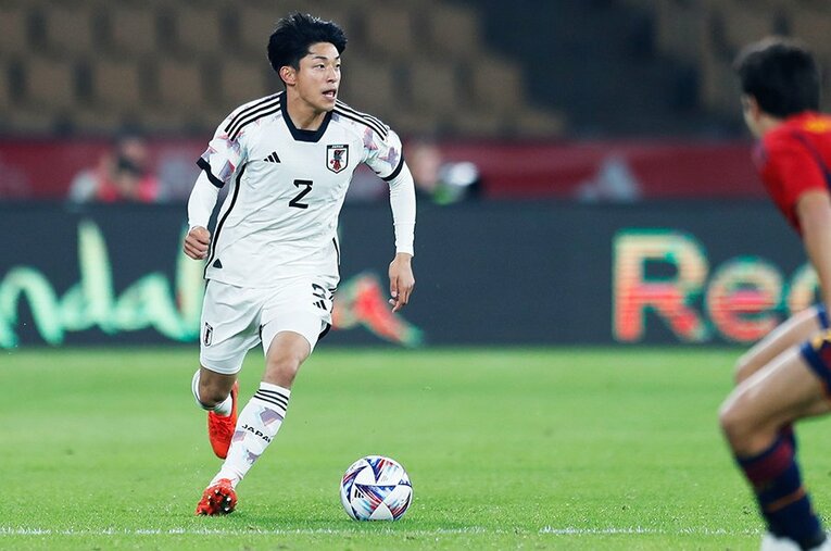 22年11月のU-21スペイン代表戦にも出場した半田陸。パリ五輪を目指す世代別代表でも活躍が期待される ／ photograph by Daisuke Nakashima