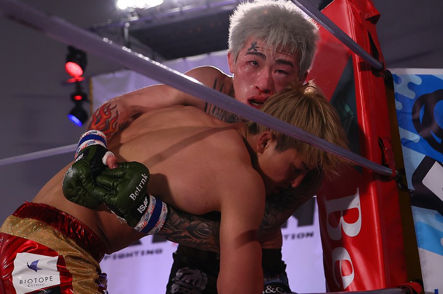 RIZIN2連敗の平本蓮「黙っていられるタイプじゃない」 朝倉未来に“噛みつき続けてきた男”の露呈した弱点と“真の実力”とは?<Number Web> photograph by RIZIN FF