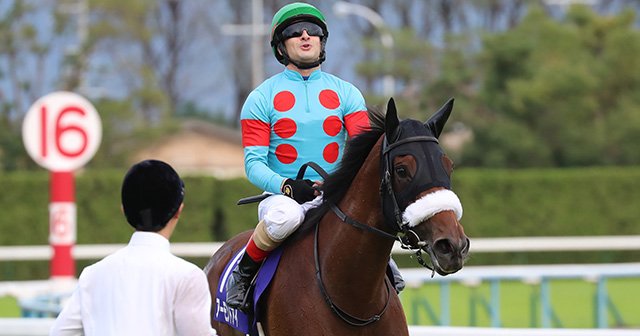 ③◆　競馬　JRA　◆　アーモンドアイ　◆　アクリル　スマホスタンド　◆三冠馬◆ 競馬 JRA アーモンドアイ アクリルスマホスタンド 三冠馬