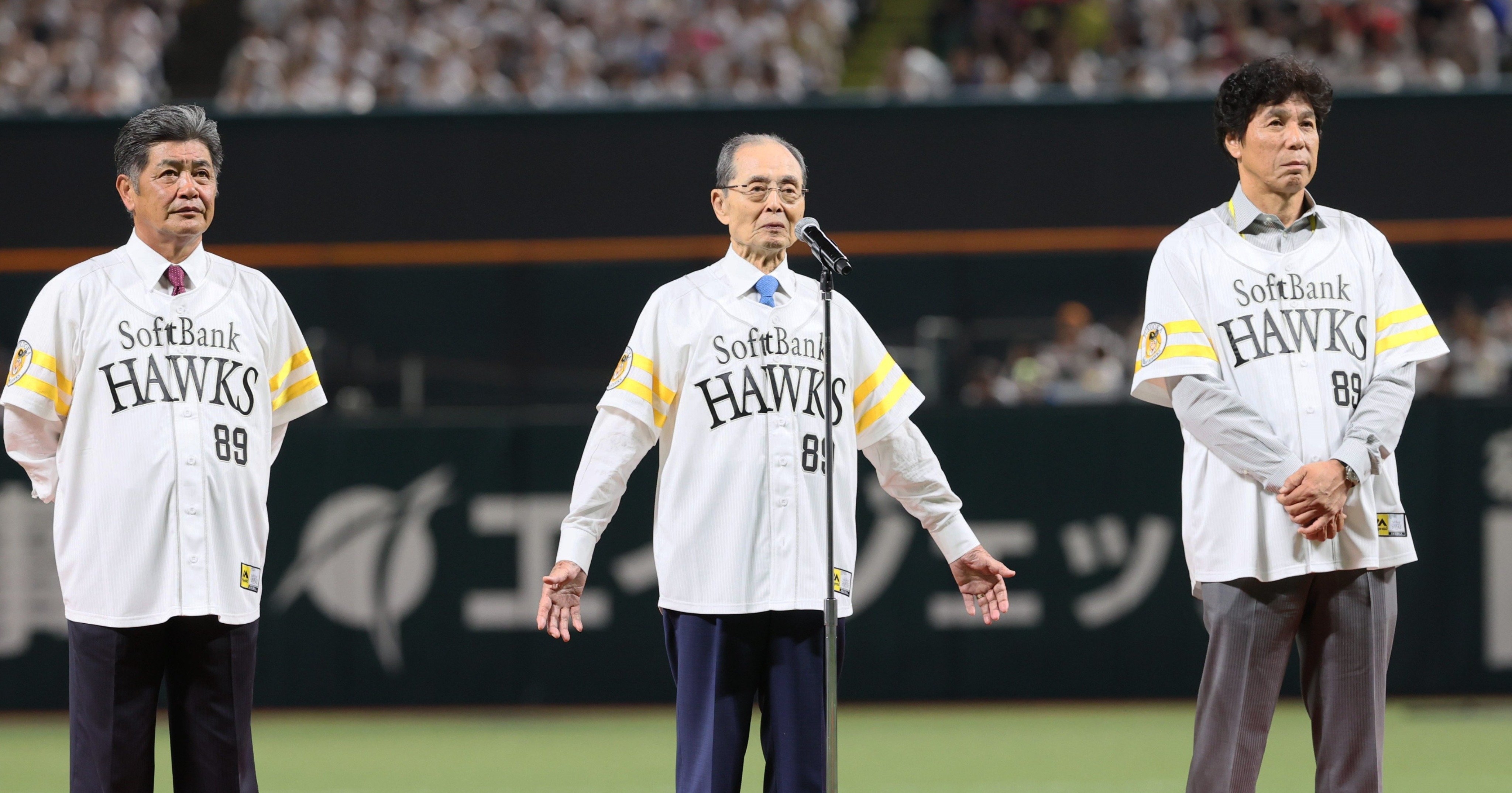 「王さんは、ジャイアンツの在籍をもうホークスで超えた」“巨人・王貞治”から“博多の人・王貞治”への32年…屈辱のスタートと苦難の道のりとは（喜瀬雅則）