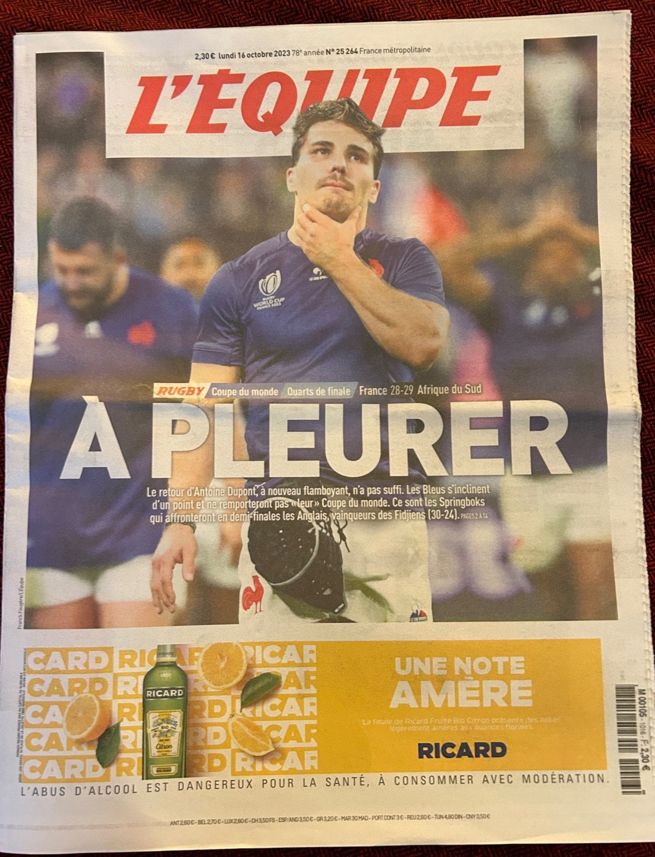 フランスが敗れた翌日の「レキップ」。1面は”A PLEURER”(=涙)
