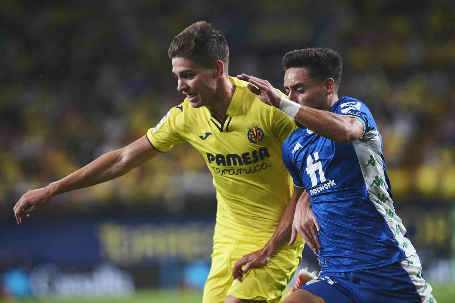 右SBにコンバートされて評価を高めたフォイト（左）と攻撃力の高さを示したA・モレーノ©Getty Images