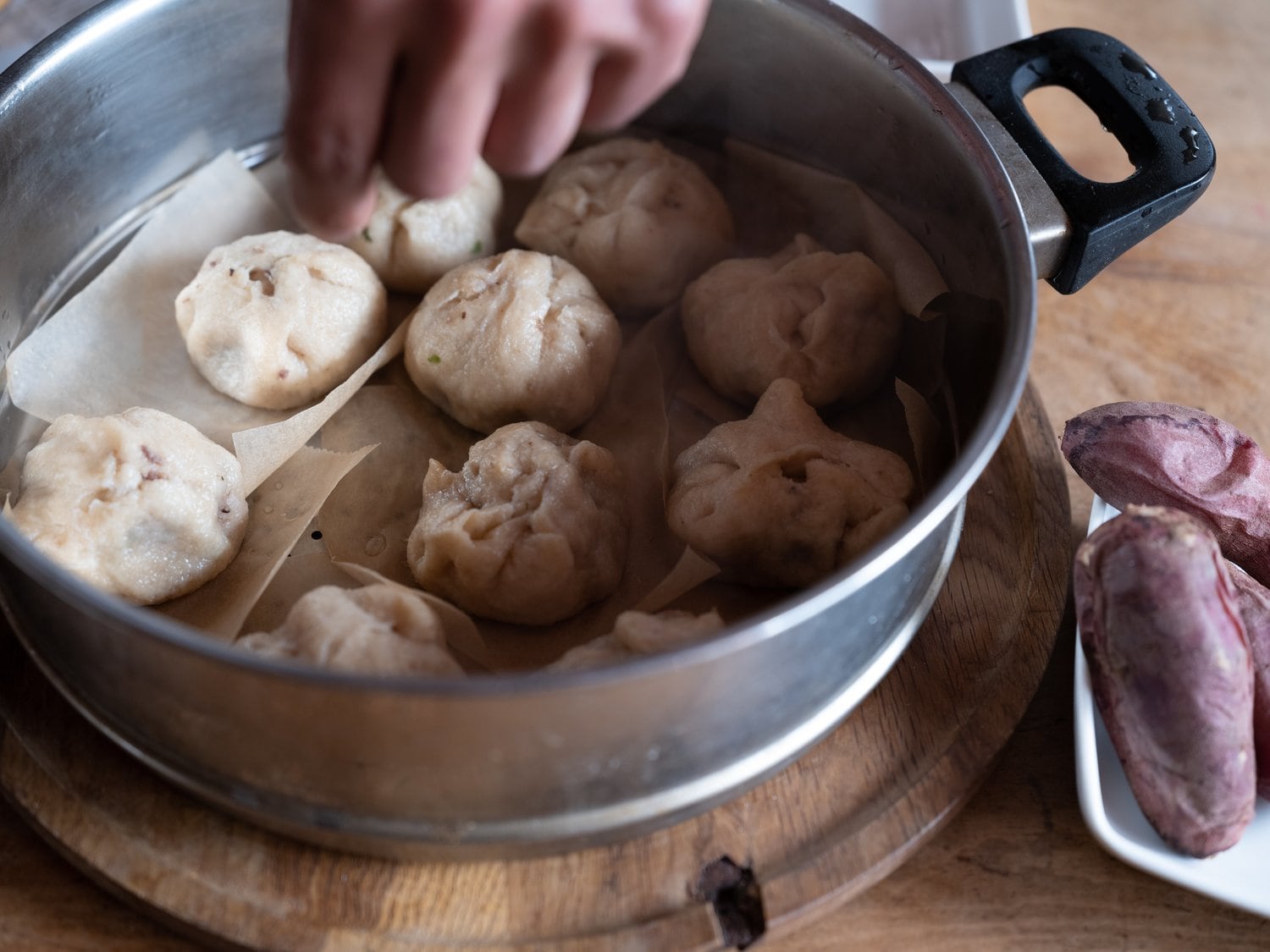 服部さんお手製の鹿肉まんじゅう ©Nanae Suzuki