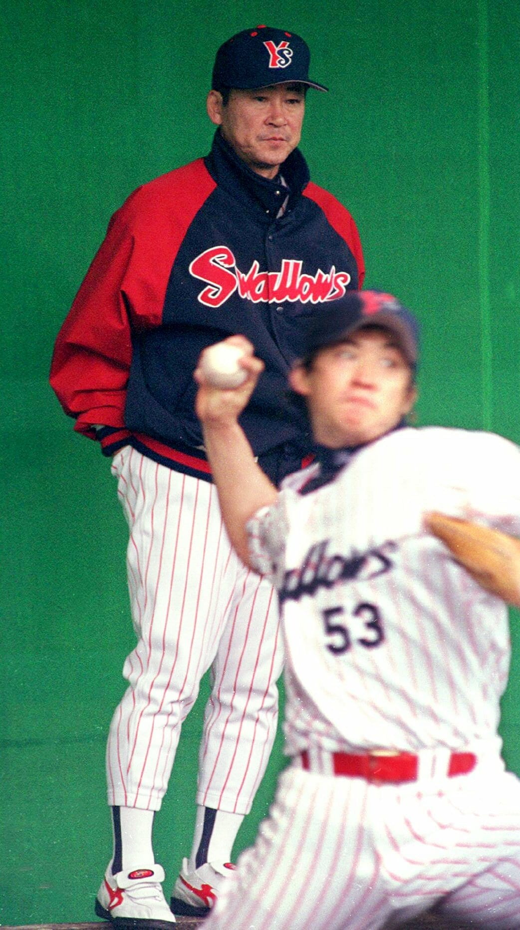 2000年に就任したレジェンド・若松監督は若手登用に方針を切り替えていった。手前は五十嵐亮太　©JIJI PRESS