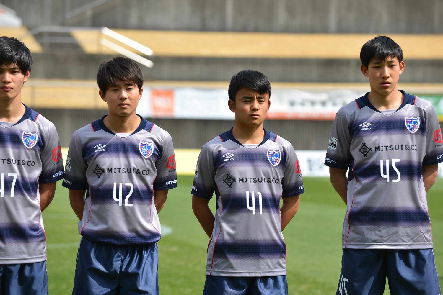 写真は2017年のJ3で。原（45番）は久保（41番）と2トップを組むことが多かった　©J.LEAGUE