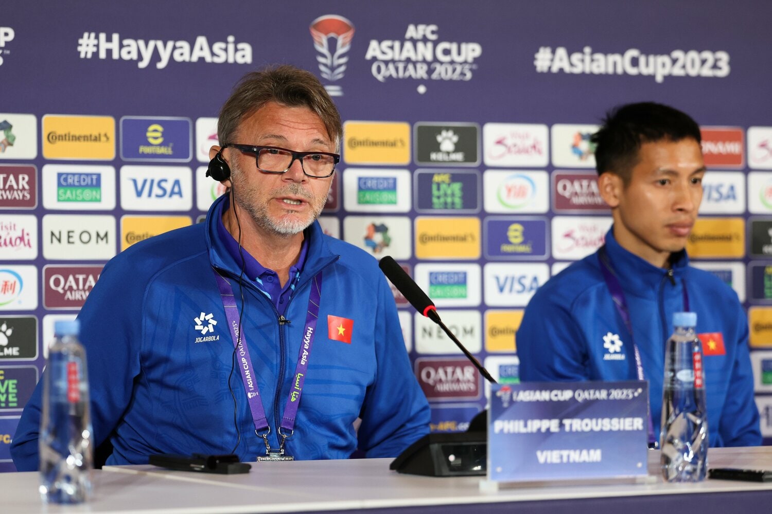 記者からの質問に語気を強める一幕もあった前日会見　©Getty Images