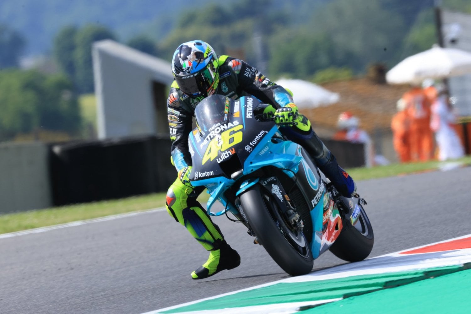 今季ベストの10位でフィニッシュしたイタリアGPでの走り。コーナーの前で脚を投げ出すのはロッシの発明だ