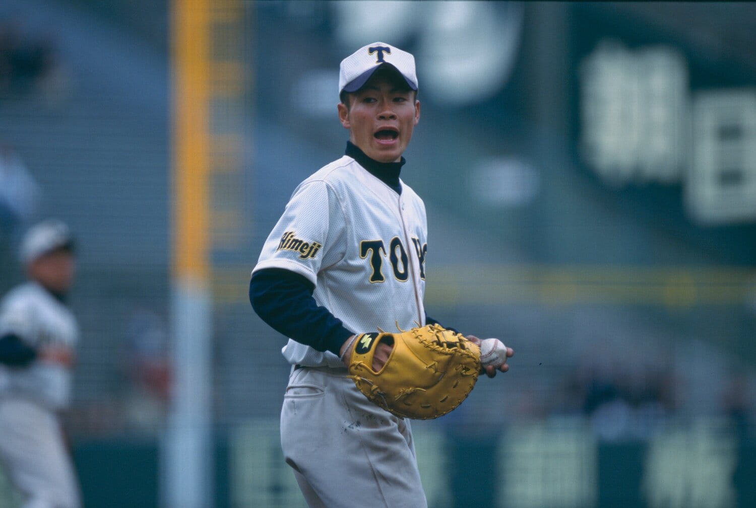 昔の帽子のツバは「逆V字型」が多かったが… ©BUNGEISHUNJU