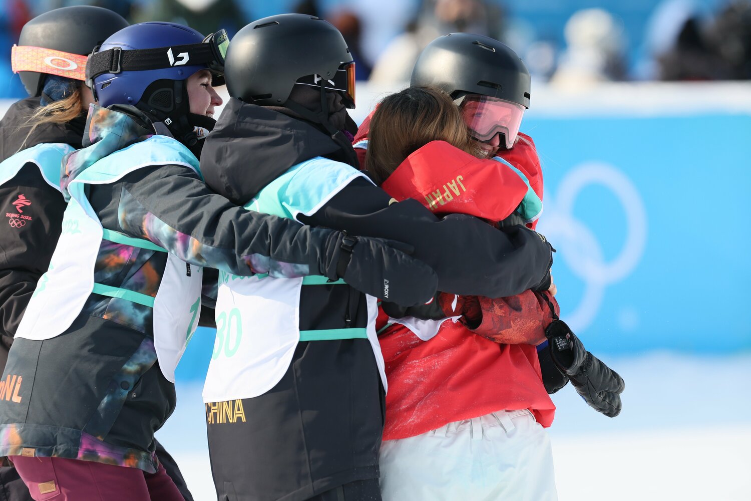 転倒してしまったが、そのチャレンジを多くの選手たちが称賛した ©JMPA