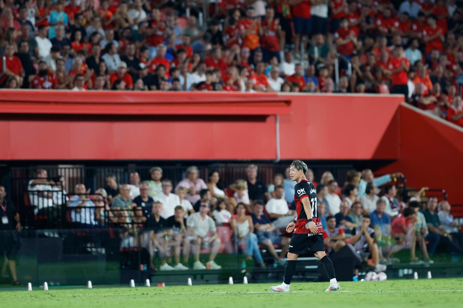 ピッチを去る際、浅野には笑みが浮かんでいるように見えた