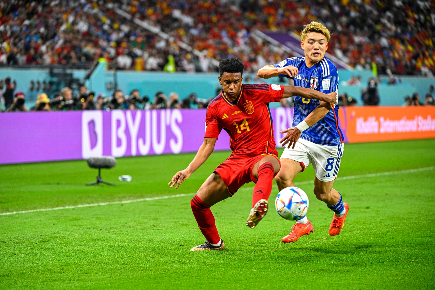 出色だった堂安のプレー　©Takuya Sugiyama/JMPA