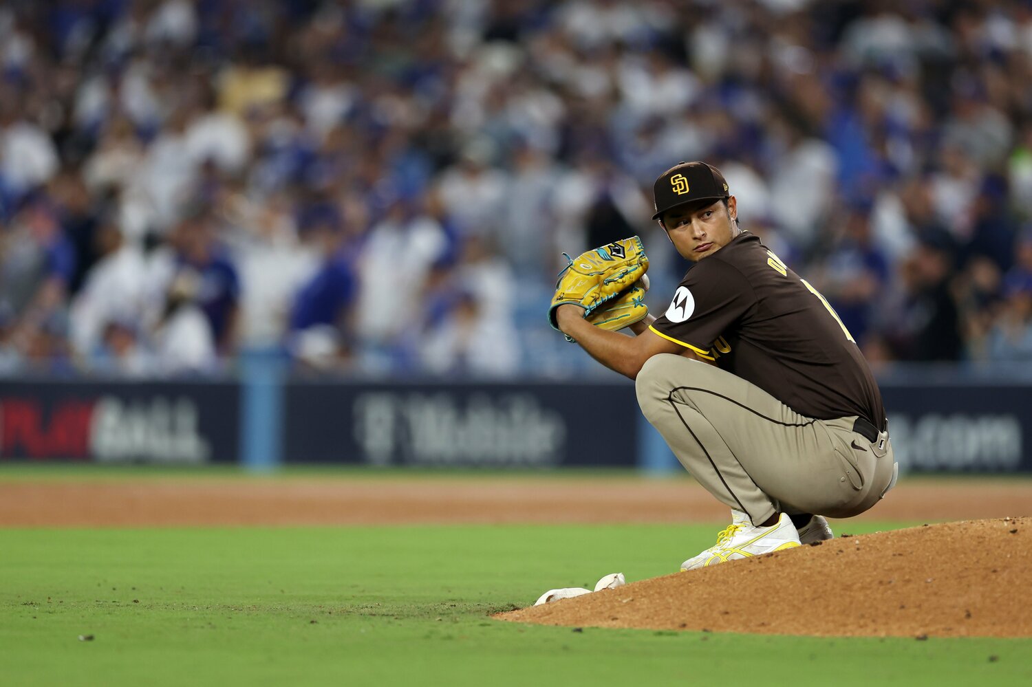 ドジャースファンとプロファーの“ボール投げ込み騒動”中もダルビッシュはマウンドで冷静だった　©Getty Images