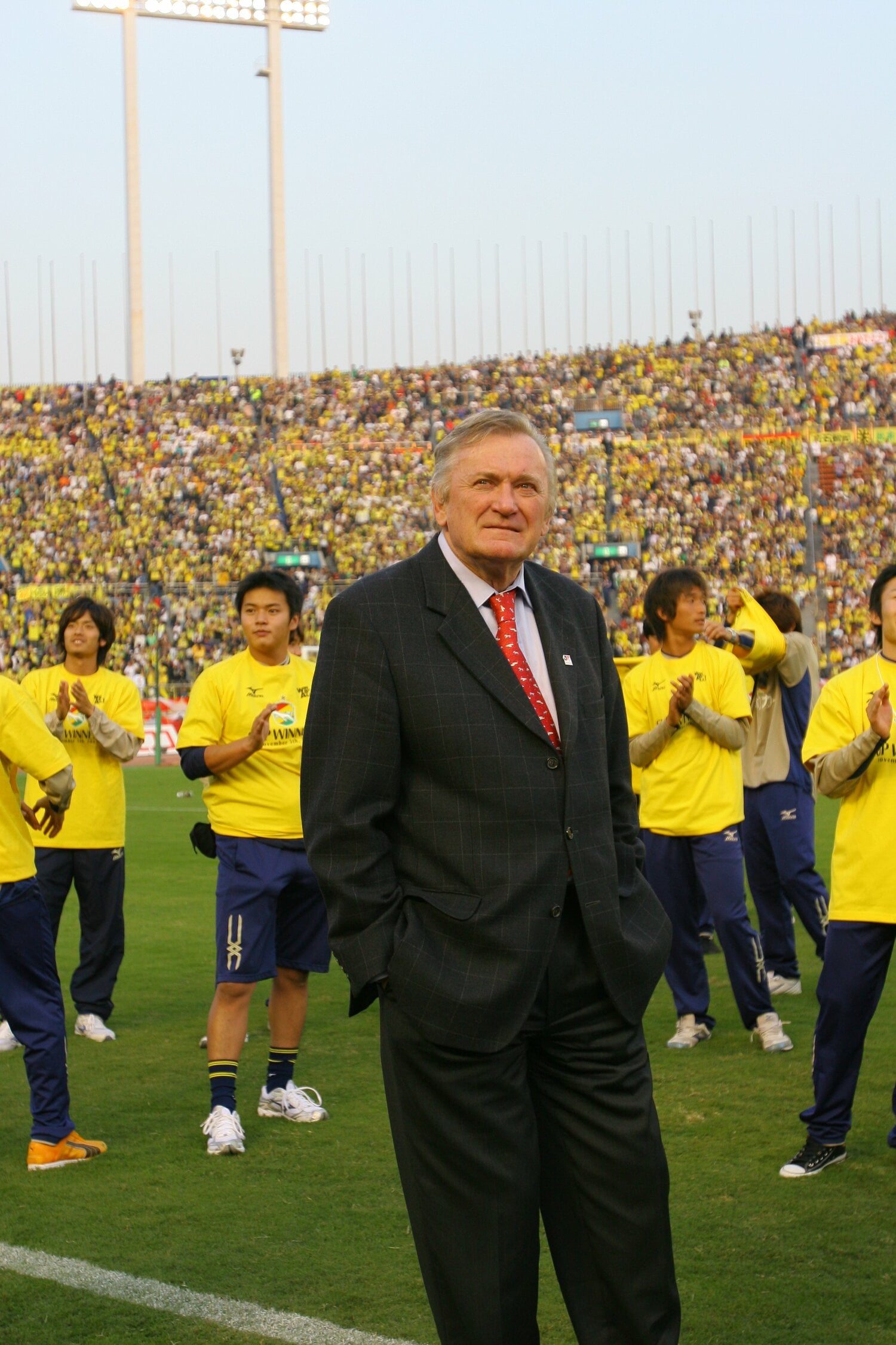 写真は2005年のナビスコカップ優勝直後のオシム　©BUNGEISHUNJU