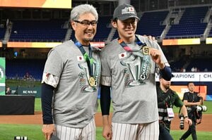 【必読】大谷翔平の筋肉を触って「朗希、まだまだやな」夢のような“二刀流生活”を終えた吉井監督、休む暇もなくロッテ帰還「ワクワクするチームつくる」