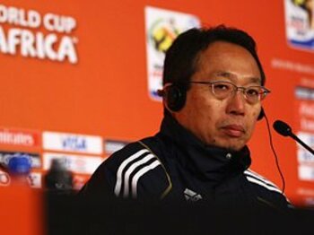 W杯3戦で岡田監督が手に入れた、「日本サッカー」のリアルなスタイル。＜Number Web＞ photograph by FIFA via Getty Images