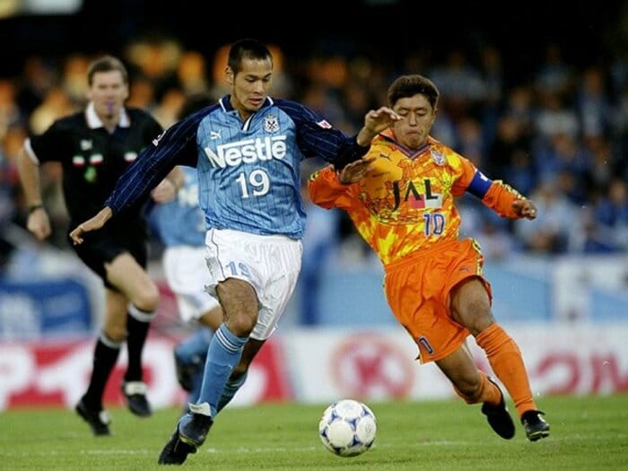 清水と磐田が覇を争った1999年CS。澤登の超絶FK、残酷なPK戦の結末。＜Number Web＞ photograph by Getty Images