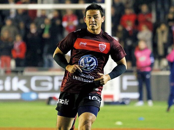 フランスTOP14で初先発、五郎丸の覚悟を感じた夜。～激しいタックルに耐えることで、仲間として認められる～＜Number Web＞ photograph by Nobuhiko Otomo