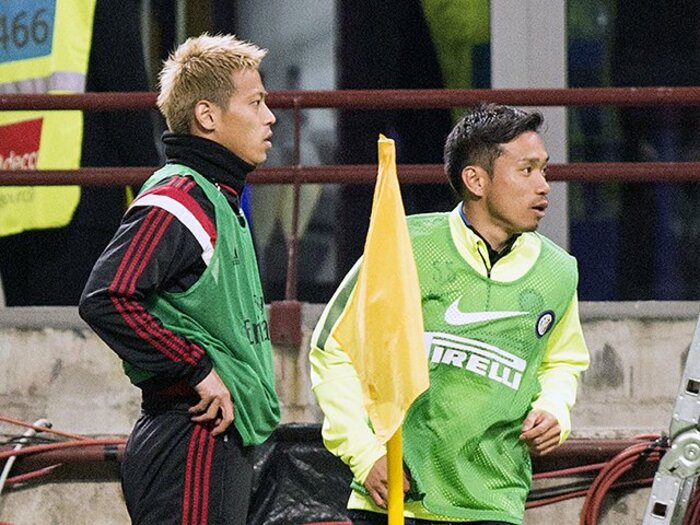 史上稀に見る“小さな”ミラノダービー。欠場の本田と長友、未来はどっちだ。＜Number Web＞ photograph by AFLO