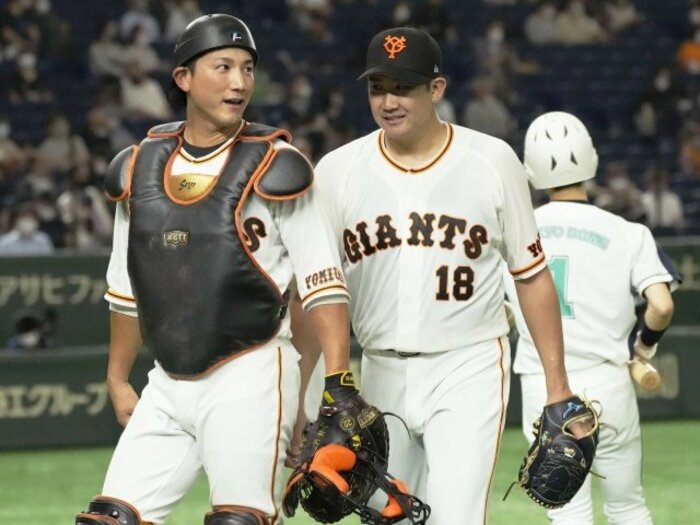 巨人・原監督「キャッチャーが気になるところでしょ、ねっ」開幕戦でまさかの“スガコバ”復活…小林誠司起用の真相はエース・菅野智之に問題が?<Number Web> photograph by KYODO