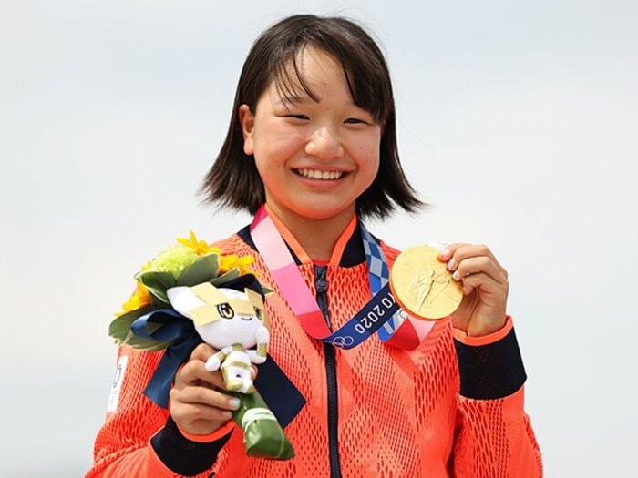 スケボー初代女王&最年少金 関係者が知る13歳西矢椛“モミちゃん”とは?「『私が乗りたいから入るねん!』タイプですね」<Number Web> photograph by Getty Images