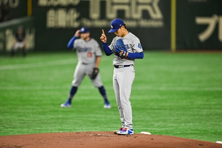 東京ドームでの開幕戦で5回1失点と好投し、勝利投手となった山本由伸　©Nanae Suzuki