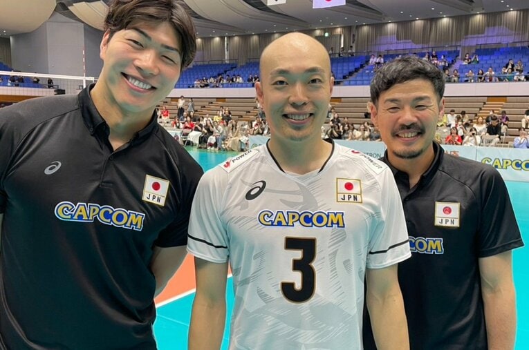 4年ぶりに日本代表に復帰し、今季は若手に混ざってBチームでプレーした深津英臣（35歳）。コーチには長く一緒に戦った清水邦広、永野健が務めた　©Yuko Tanaka