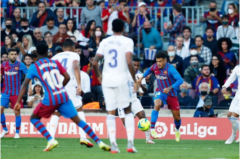 《メッシとロナウド不在の寂しさ》カメラマンが見たクラシコの新風景　17歳ガビや仲良しバルサ＆レアルサポ、殊勲ビニシウスへの“罵倒”(27)