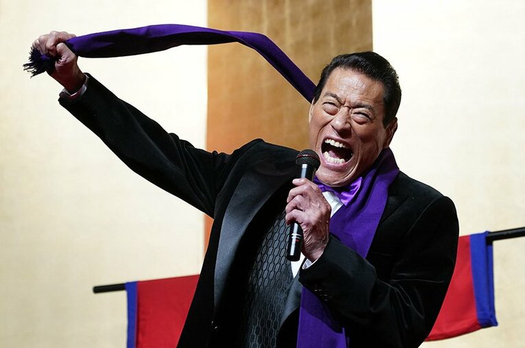 現役プロレスラーを引退し、国会議員を引退し、現在は新たな事業開発にかけているアントニオ猪木。 ／ photograph by Essei Hara