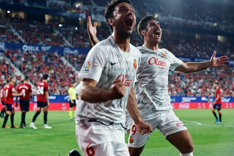 久保建英がGK姿？奇跡の残留に歓喜、“ズボンを抜いだお宝写真”も… 「苦しんだタケのリーガ3年目」をカメラマン視点で振り返る(27)