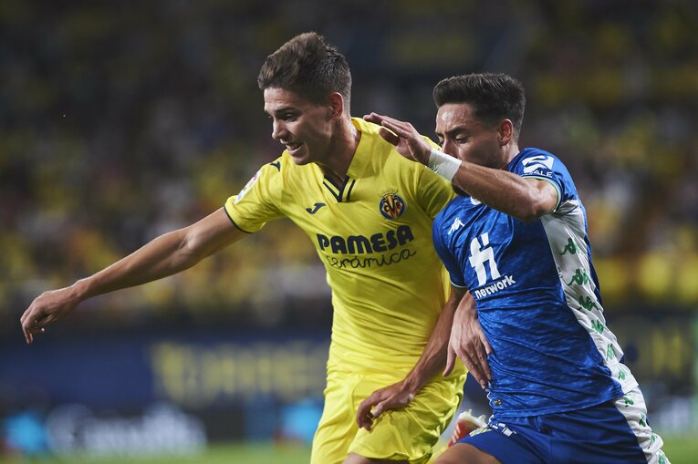 右SBにコンバートされて評価を高めたフォイト（左）と攻撃力の高さを示したA・モレーノ©Getty Images