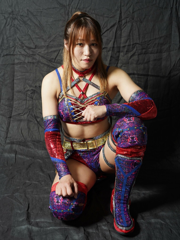 「家出して3カ月の漫喫暮らし」「枕をしたら仕事をやるよ」壮絶な過去を超えてスターダムの朱里が亡き母に誓う“赤いベルト”の夢(20)