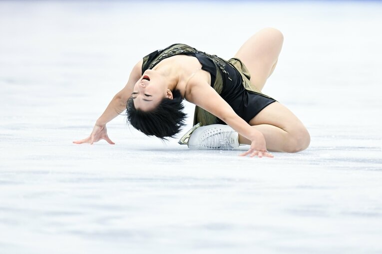 「天使と悪魔が戦ってて…」世界女王・坂本花織22歳が五輪メダル後のシーズンで抱える葛藤「今季あらゆる場面で、悪魔が言うんです」(23)